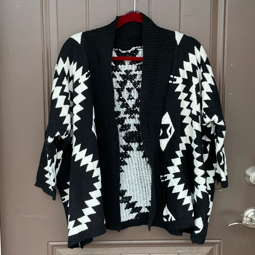 Western Style Sweater🖤🤍🖤🤍